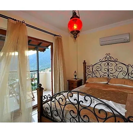 Sleeps 12 Pool Air Con