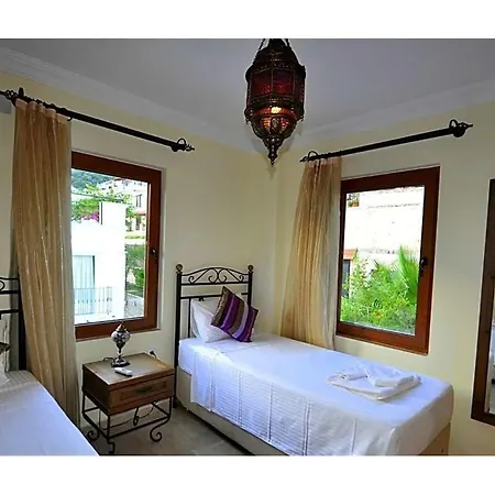Sleeps 12 Pool Air Con *